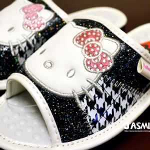 日企劃凱蒂貓千鳥格紋 軟底按摩拖鞋 限量銷售 特價：$299