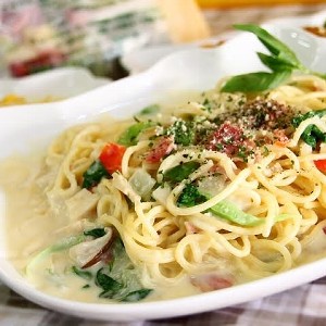 奶香白醬田園蔬菜義大利麵