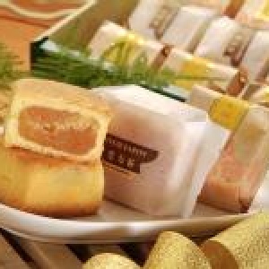 古早味鳳梨酥 左營老字號==鳳梨酥==逢年過節送禮的好禮品 特價：$20