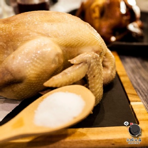 【元榆牧場】黑羽放山土雞 - 鮮嫩鹽水雞 - 去頭切塊750g大包裝- 適合三至四人