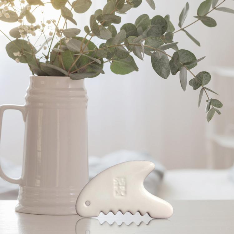 【乾唐軒活瓷】小魚形活瓷按摩梳 - 白釉 附精美禮盒