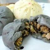 竹炭香菇雞 【衛視】【緯來】【東森】強力推薦，養生的竹炭外皮，香味撲鼻的香菇雞內餡，店面售價25元