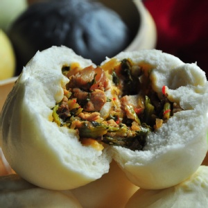 勁辣鹹豬包 特價：$20