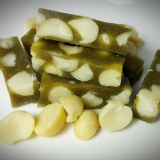 淡淡的茶香*綠茶夏威夷果糕 特價：$450