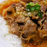 梅花豬肉蓋飯(豬肉丼汁醬包) 嚴選CAS認證食材，品質掛保證！