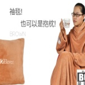 【BCBL衣啟樂活】冬季嚴選~創意時尚珊瑚絨袖毯.懶人毯-駝色抱枕款
