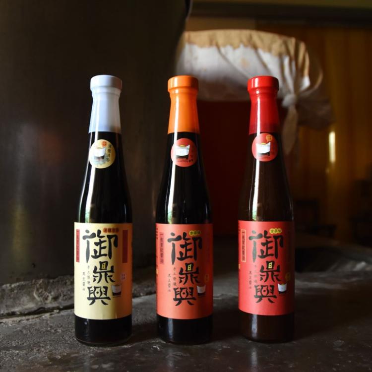 免運!【御鼎興】古早味柴燒醬油組-3罐 420毫升/罐  (1組3罐) (3組,每組577.2元)