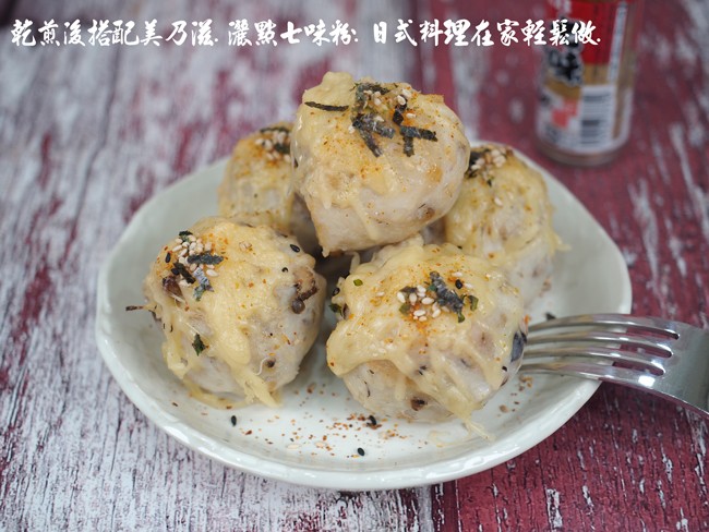 乾煎後搭配美乃議濃默七味格:日式科理在家輕鬆做。