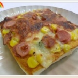 熱狗厚片披薩 特價：$22