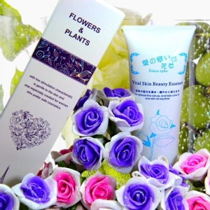 Flowers&Plants 愛戀花草【 地中海檸檬馬鞭草 冰泉淨油洗面乳 120ML】洗後冰涼舒爽 檸檬馬鞭草原萃精華 / 冰涼降溫 / 洗臉+保養 / 深層清潔 / 平脂淨油 / 溫和不緊繃 特價：$158