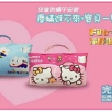 【團購】3M 新幹線 HELLO KITTY防蹣午安被 / 睡袋 2960含運~~ 被胎表布材質為德 被胎表布材質為德國專利的防螨布料， 採物理性防螨， 是市場上唯一具永久性防螨效果之產品，其被胎為 3