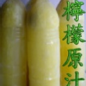 檸檬原汁 ~百分之百原汁~950CC~檸檬含有極豐富的維他命A、C和P,女生天天來一杯補充一下維他命CC喔. 特價：$90