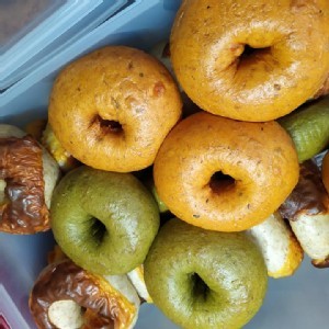 老鼠貝果【內外起司】一口咬下去，起司片與香濃起司丁的雙重享受