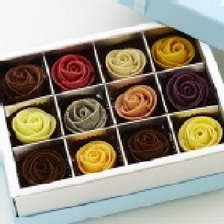 12入藏愛玫瑰巧克力禮盒