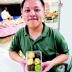 老闆手上這一盒　 特價：$150