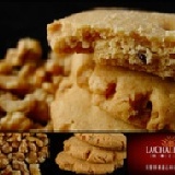 核桃酥餅 嚴選比利時10倍奶油加上來自美國的核桃，紮實的口感讓你毎一口都吃得到奶香與核桃果粒喔!!