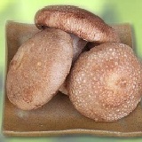 新鮮香菇(5-7cm)(1斤) 網路價200元 愛合購優惠價150元