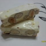 杏仁原味 手工牛軋糖 兩津牛軋糖160克 整粒堅果，濃濃奶香、軟中帶Q、絕不黏牙