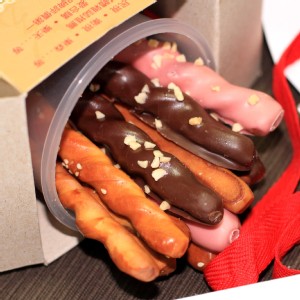 綜合牛角棒12支 3杯禮盒裝