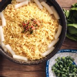 韓國年糕麵料理包蛤蜊風味年糕麵