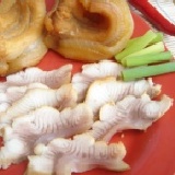 膠豔凍嫩の煙燻鯊魚尾半台斤