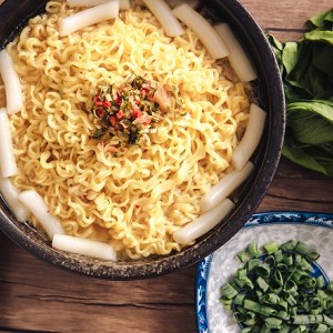 韓國年糕麵料理包蛤蜊風味年糕麵