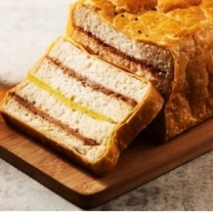 燒烤豬肉烤蛋佐花生起酥三明治