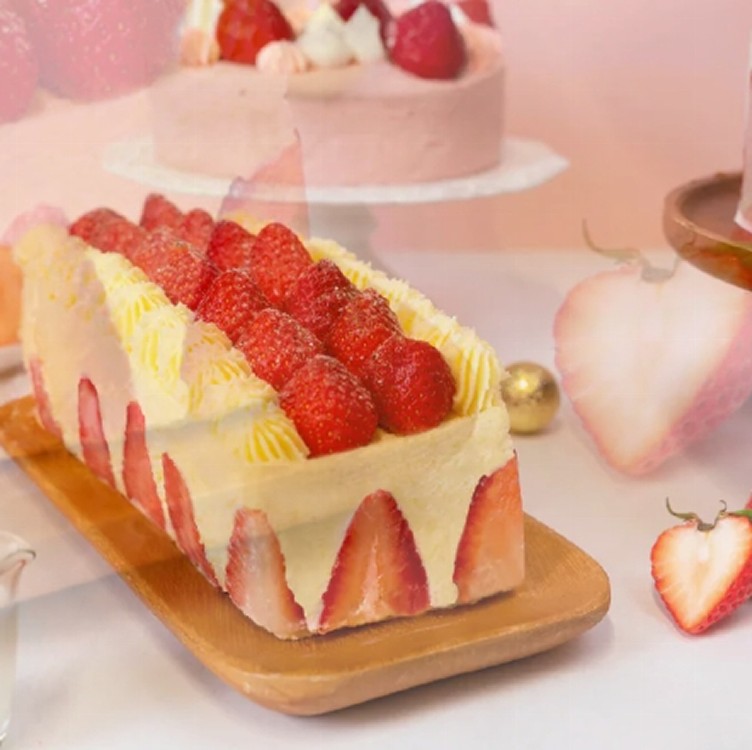 鮮草莓長條蛋糕 (季節限定)