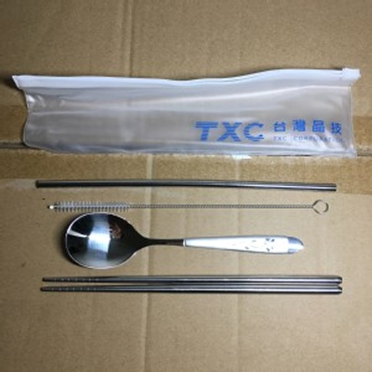 不鏽鋼餐具組（一雙筷子、一隻湯匙、一根吸管)，一隻吸管刷,晶技公司