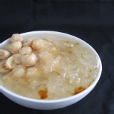 銀耳蓮子湯-蓮子鬆軟香甜,銀耳口感媲美燕窩,質純