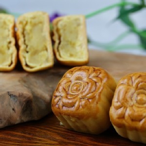 合家歡梅子香柚小月餅