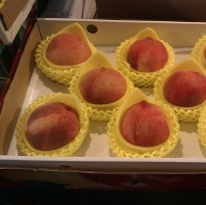 甜多汁水蜜桃八粒盒裝