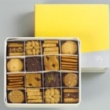 精緻小西餅 ８種口味的餅乾~精緻排列~每一片都令味蕾滿足一口即入 特價：$330