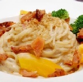 奶油野菇鮭魚麵醬 (不含麵條與配色蔬菜)