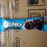 韓國LOTTE CRUNKY黑巧克力餅乾棒，多層次，好吃