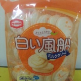 日本龜田白風船牛奶夾心餅乾，超好吃