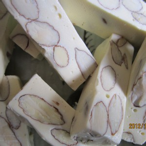 杏仁果牛奶牛軋糖300g