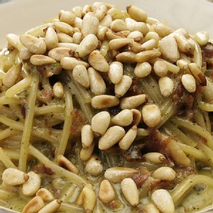 奶油青醬培根義大利麵,老少咸宜百吃不膩