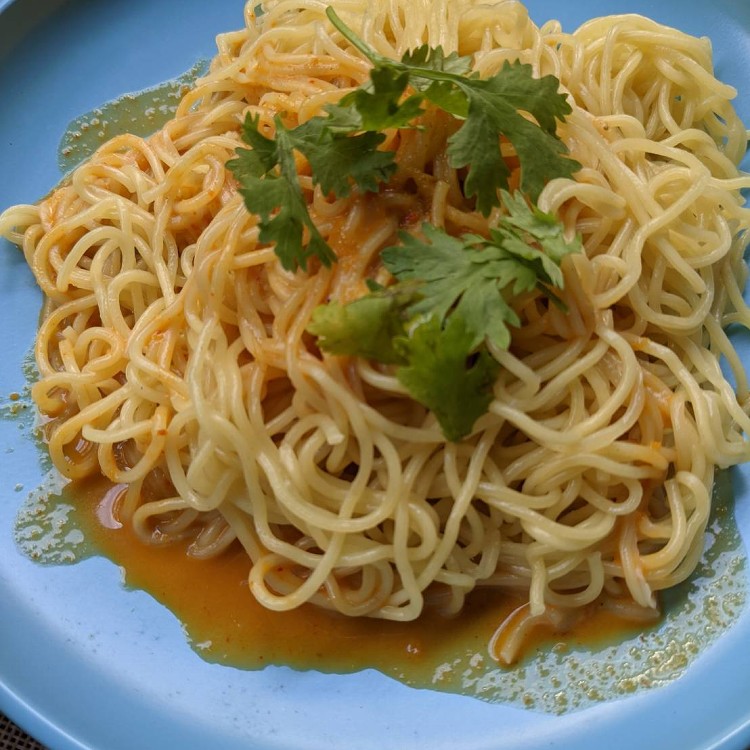 新加坡叻沙 醬創意乾麵 水煮2分鐘（冷凍可直接下鍋）