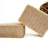 最天然的清潔用品~ 咖啡手工洗碗皂~ 以現煮的濃黑咖啡取代水再加上咖啡渣去油除臭能力一級棒是最天然的清潔用品最適合拿來清洗碗盤及寶寶的奶瓶 特價：$39