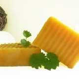 陽光甜橙手工皂 中油肌、混合肌 小NG皂 顏色味道有點淡 超值回饋商品下殺 59 折~售完為止