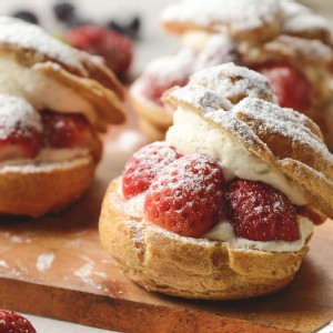 草莓小泡芙(10入) 特價：$188