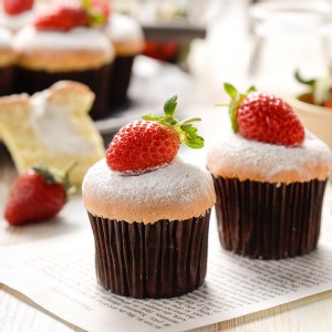 草莓牛奶戚風杯(一盒三入) 特價：$89