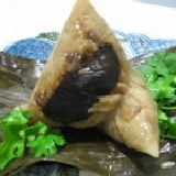 小肉粽 四月試吃品 約100g 內容物:豬肉.香菇.花生.蝦米.蔥頭.鹹蛋黃. 特價：$12