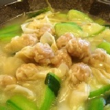 鮮肉餛飩 特價：$40