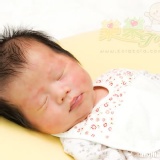 《樂樂寶貝新生兒防水圍兜》