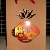 精美禮盒 可裝4包蓮花餅， 過年過節、拜訪親友最佳伴手禮，送者大方受者實惠