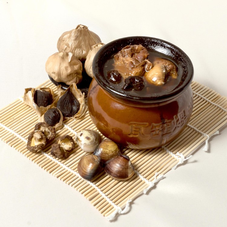 黑鑽福圓菇燉雞