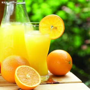 100%鮮榨柳橙天然果汁