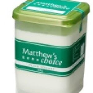 馬修嚴選家庭號優格 完全不添加糖、果膠、香料的原味優格，容器採日本進口可耐高溫及冷凍，使用完畢可當保鮮盒重複使用 特價：$250